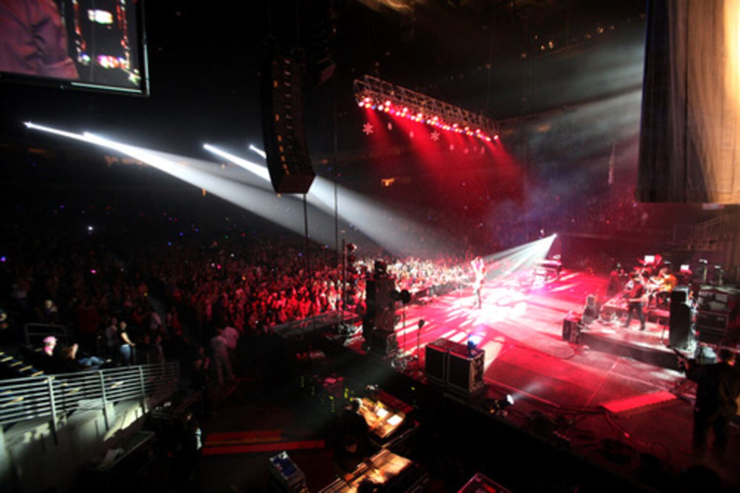 Avril Lavigne, the Jonas Brothers sell out Star 94 Jingle Jam