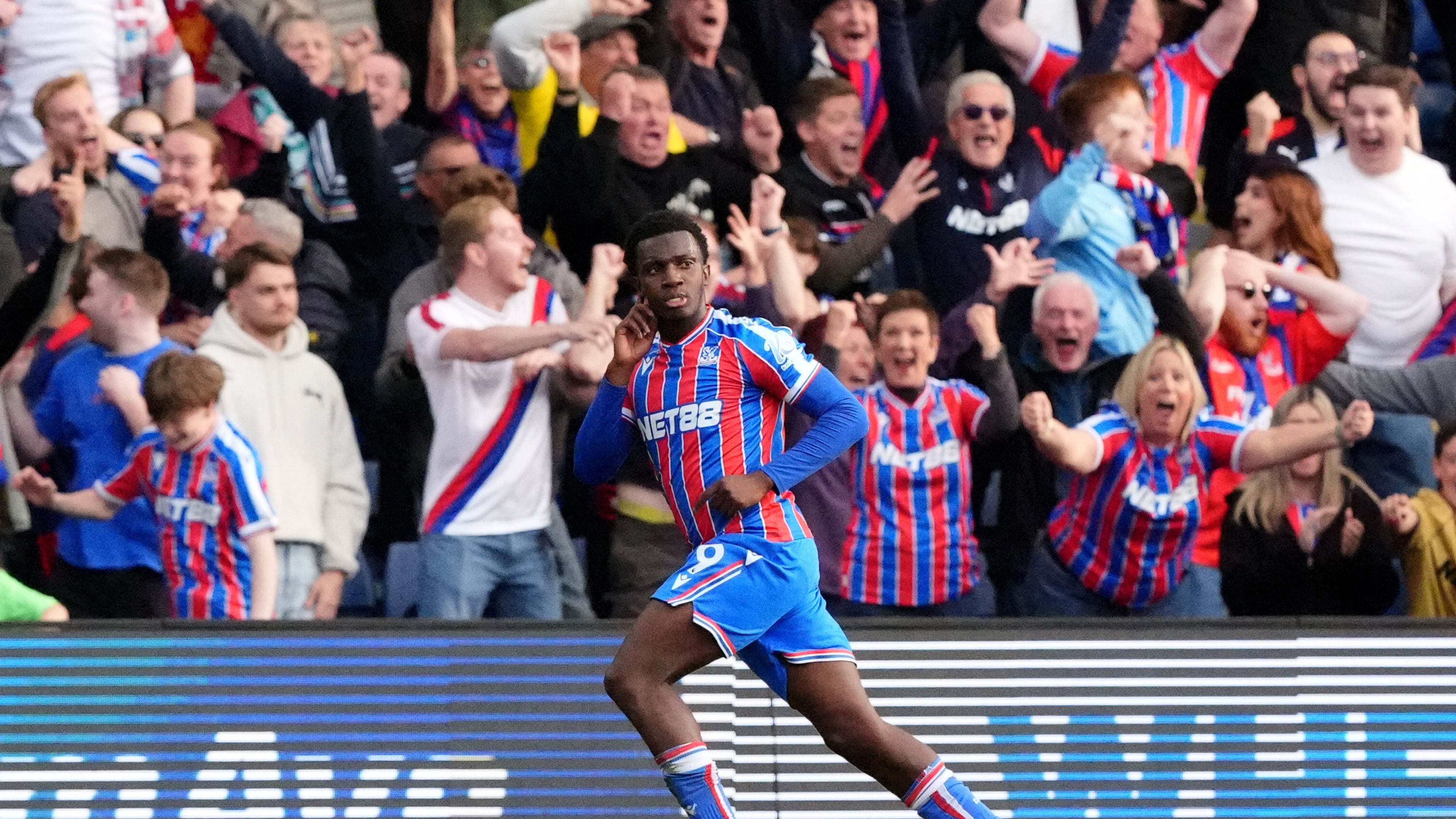 Crystal Palace's Eddie Nketiah celebrates scoring his side's second goal of the game, during the English Premier League soccer match between Crystal Palace and Liverpool, at Selhurst Park, in south London, Saturday, Sept. 27, 2025. (Jonathan Brady/PA via AP)