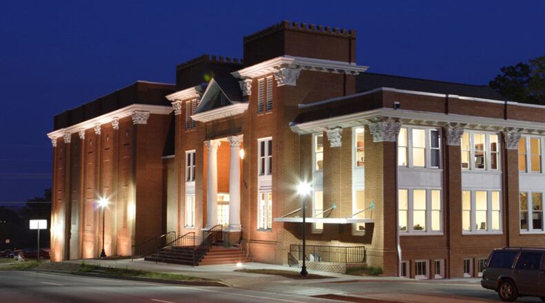 The Aurora Theatre (auroratheatre.com)