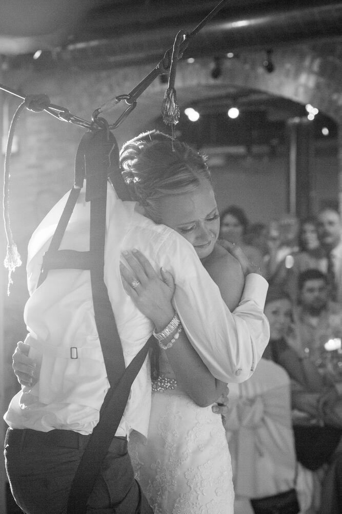 Paraplegic veteran surprises bride by standing for first dance