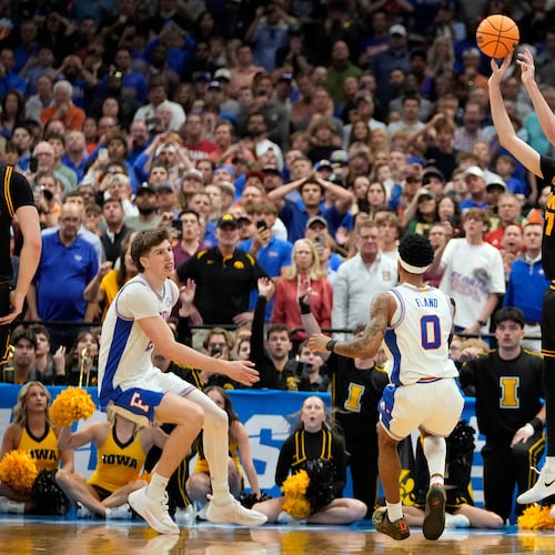 Iowa forward Alvaro Folgueiras (7) puts up a three point shot against Florida during the second half in the second round of the NCAA college basketball tournament Sunday, March 22, 2026, in Tampa, Fla. (AP Photo/Chris O'Meara)