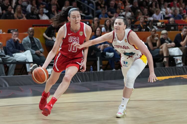 during the Women's Basketball World Cup semifinal match between the United States and Spain in Berlin, Saturday, Sept. 12, 2026. (AP Photo/Ebrahim Noroozi)