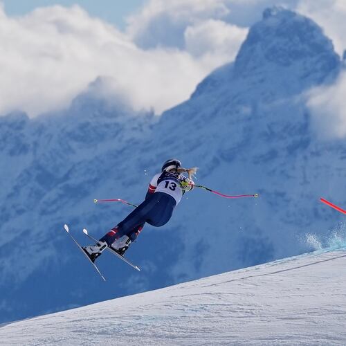 United States' Lindsey Vonn crashes during an alpine ski women's downhill race, at the 2026 Winter Olympics, in Cortina d'Ampezzo, Italy, Sunday, Feb. 8, 2026. (AP Photo/Jacquelyn Martin)