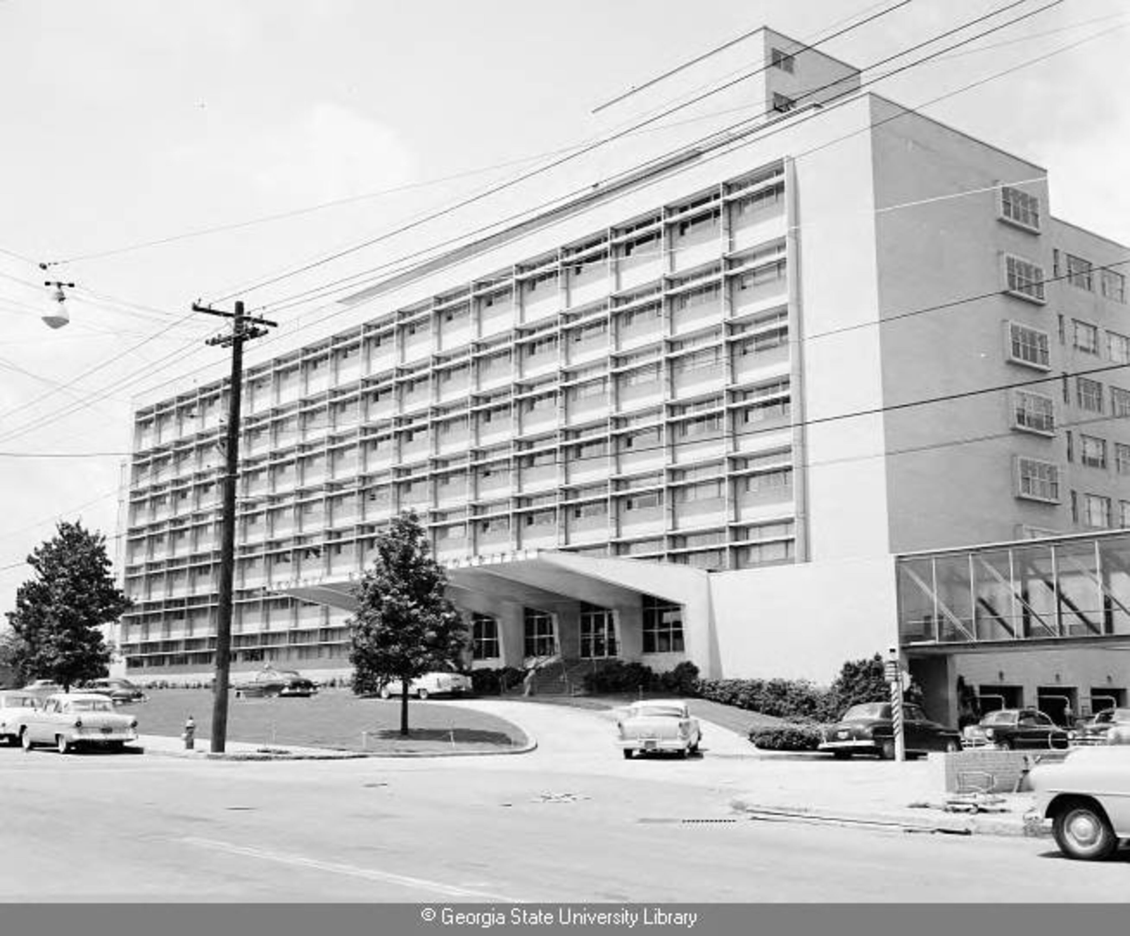 A photograph shows Georgia Baptist Hospital in the 1950s. The health care facility was renamed Atlanta Medical Center in 1997. (Lane Brothers Commercial Photographers Photographic Collection, 1920-1976. Photographic Collection, Special Collections and Archives, Georgia State University Library)