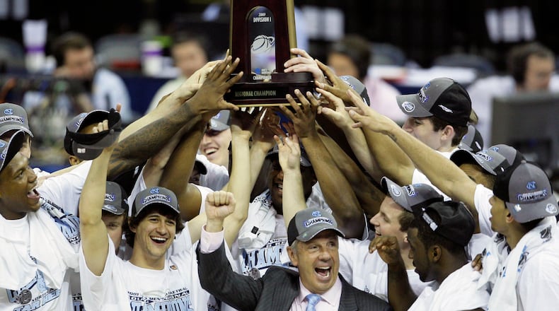 North Carolina coach Roy Williams, center, celebrates with his team after North Carolina beat Oklahoma 72-60 to win the men's NCAA tournament South Regional championship college basketball game in Memphis, Tenn., Sunday, March 29, 2009. (AP Photo/Matt Slocum)