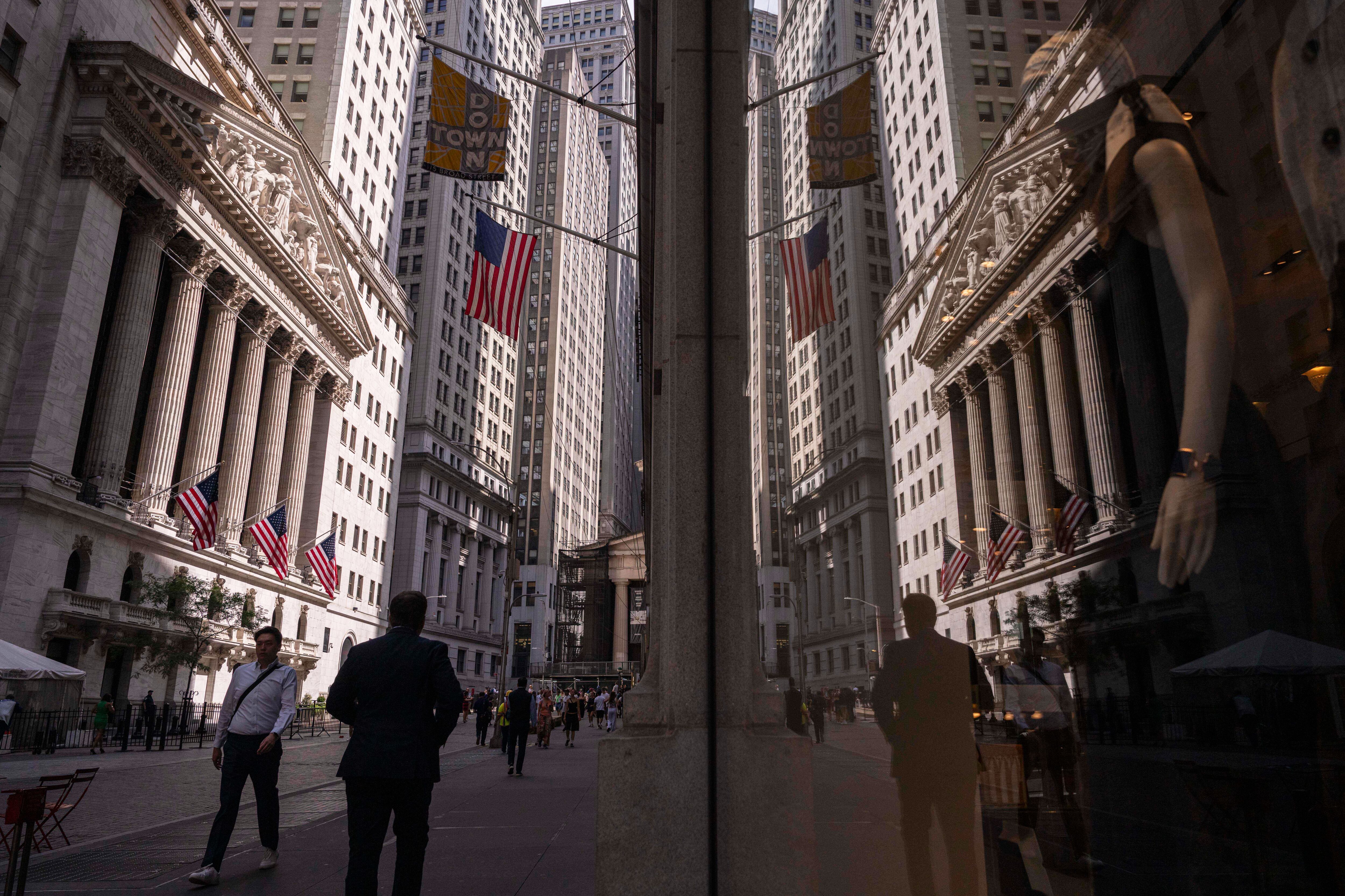 US stocks mostly decline, pull S&P 500 back from its record