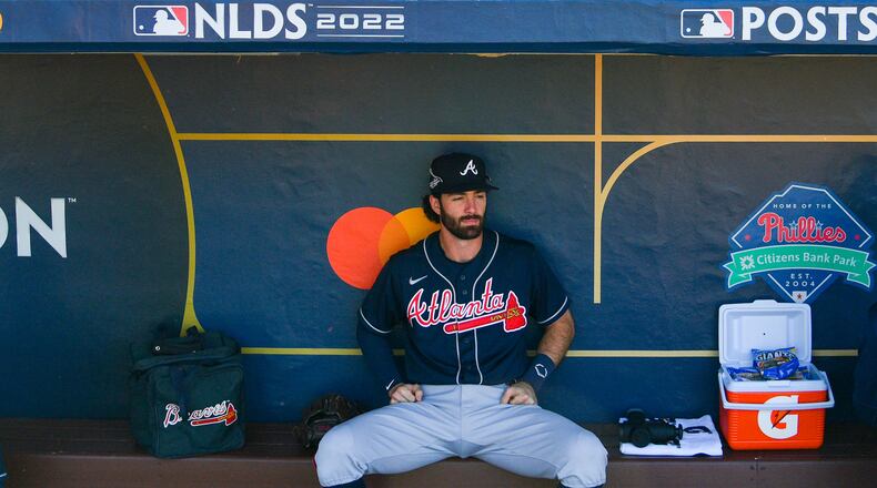 Free-agent shortstop Dansby Swanson still is pondering his options whether to re-sign with the Braves or to join another team. (Hyosub Shin / Hyosub.Shin@ajc.com)