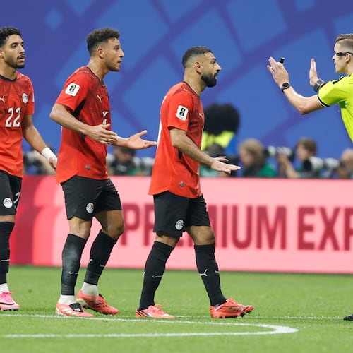 Egypt's Mohamed Salah (10) talks with Referee Francois Letexier, of France, during the World Cup round of 16 soccer match between Argentina and Egypt in Atlanta, Tuesday, July 7, 2026. (AP Photo/Erik S. Lesser)
