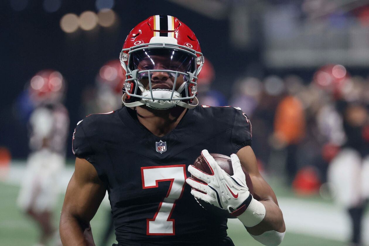 Atlanta Falcons running back Bijan Robinson runs with the ball during warm-ups before the game against the Los Angeles Rams at Mercedes-Benz Stadium in Atlanta on Monday, Dec. 29, 2025. (Miguel Martinez/AJC)