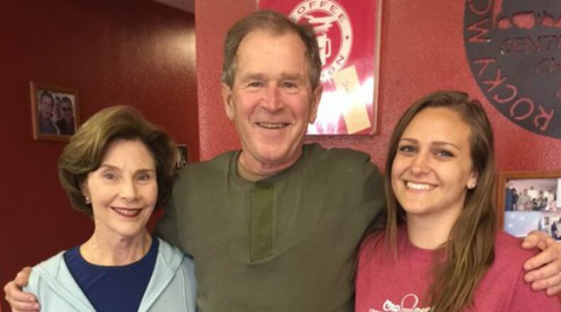 Waitress poses with George W. Bush (Twitter/leisaiscool)