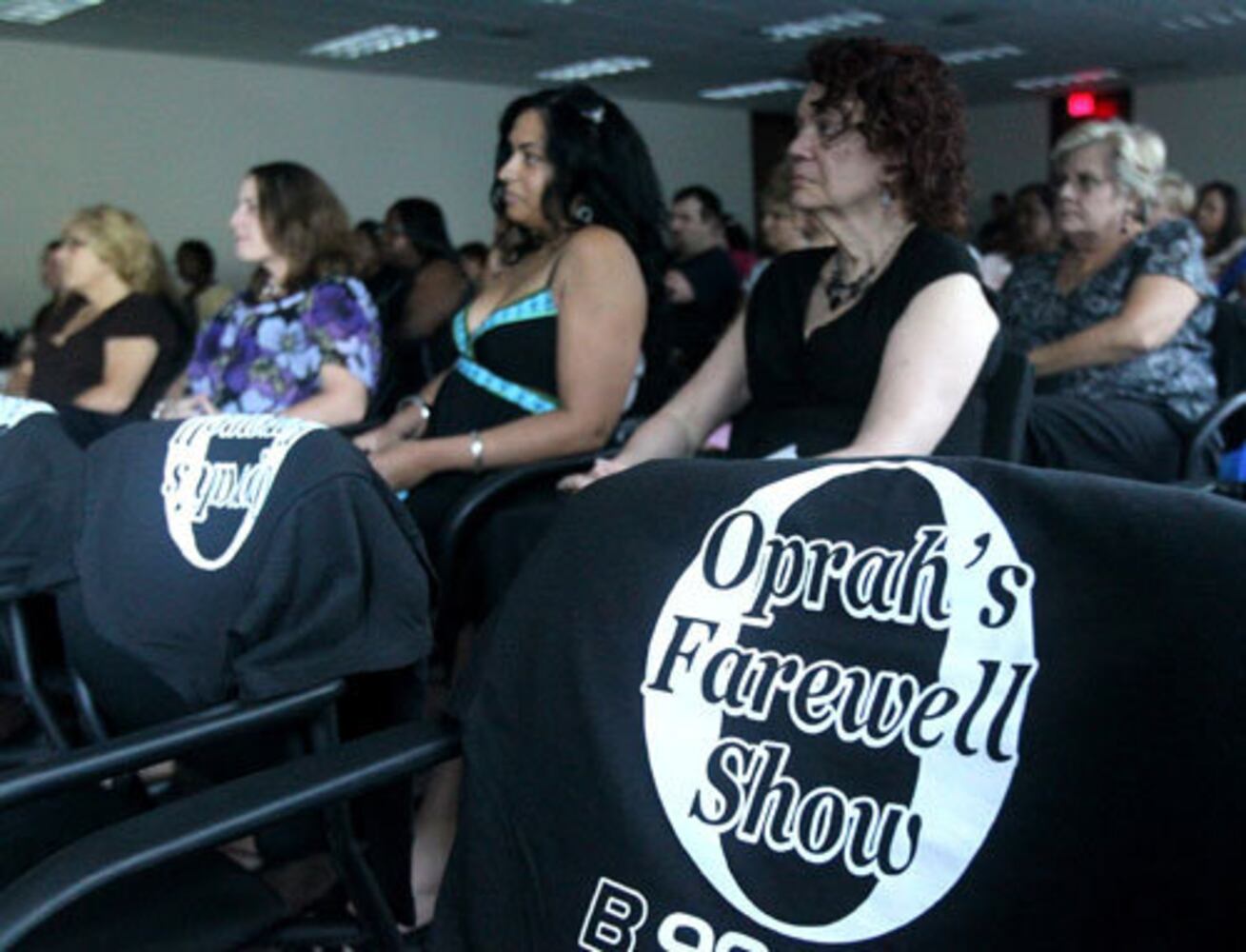 Fans attend early viewing of Oprah's farewell show