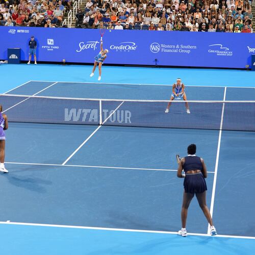 As Peyton Stearns, top right, of the United States, looks on, Marta Kostyuk, top center, of Ukraine, serves against Serena Williams, bottom left, and Venus Williams, bottom right, also of the United States, during a women's doubles match at the Cincinnati Open tennis tournament, Monday, Aug. 17, 2026, in Mason, Ohio. (AP Photo/Kareem Elgazzar)