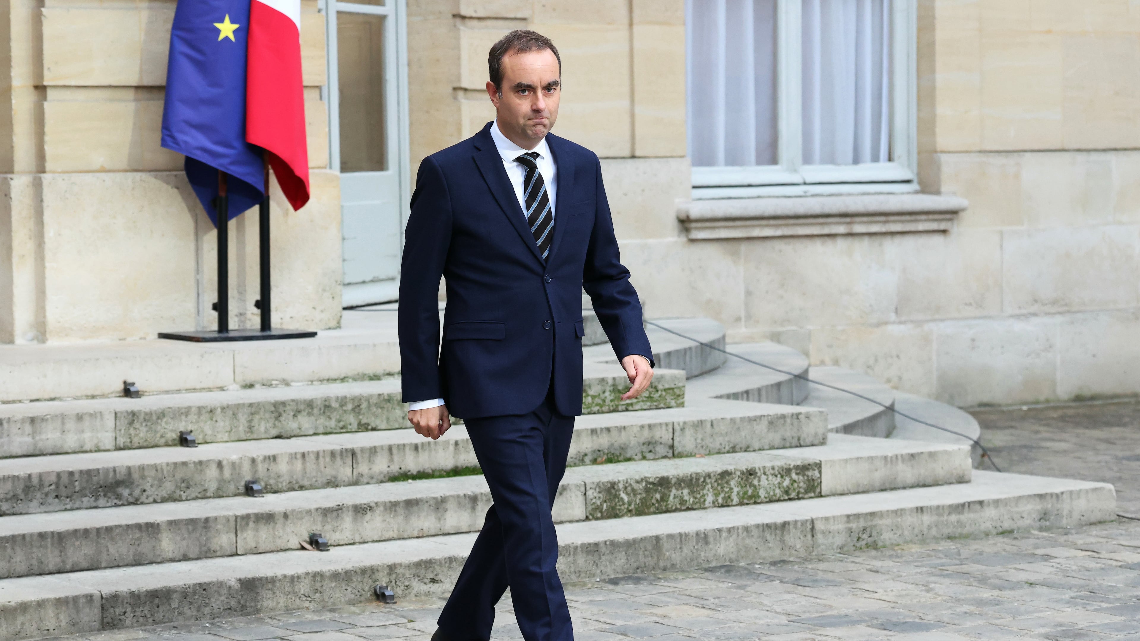 French Prime Minister Sebastien Lecornu arrives to deliver a statement at the Hotel Matignon in Paris, Friday Oct. 3, 2025, before a round of consultations with political parties ahead of the announcement of the new government. (Alain Jocard, Pool Photo via AP)