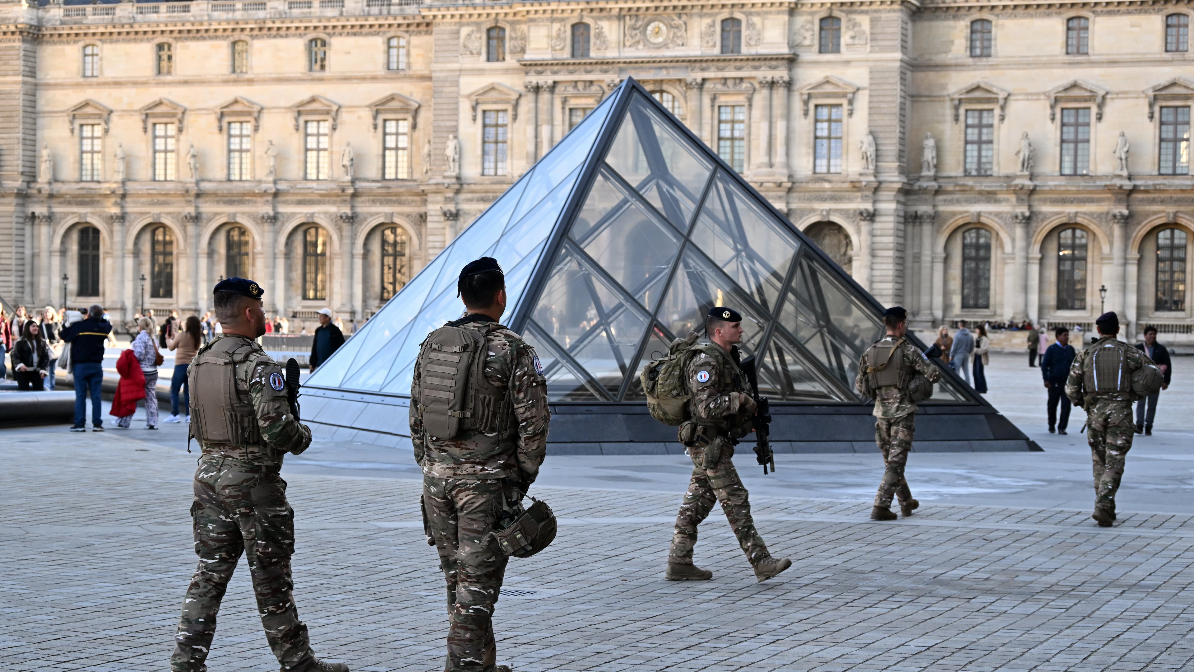 Soldiers patrol in the courtyard of the Louvre museum, Thursday, Oct. 30, 2025 in Paris. (AP Photo/Emma Da Silva)