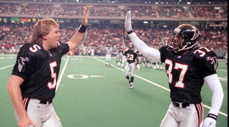 Morten Andersen (left) gives Elbert Shelley a high five after Shelley made a big hit on special teams in 1995. (AJC photo/Jonathan Newton)