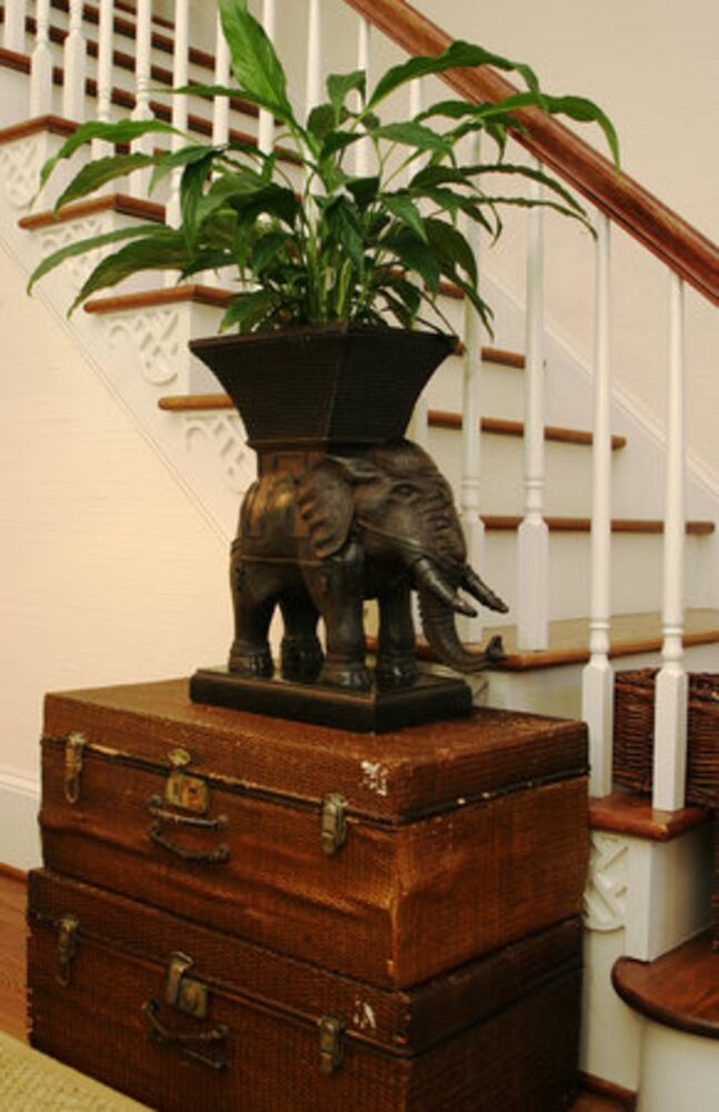 Latin family's mementos spice up home