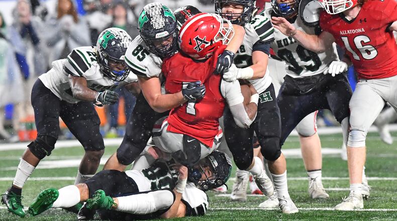 Harrison's Bryce Stanfield (85) makes a tackle on Allatoona's Alex Wilson (7) in the 2019 Class 5A championship game at Georgia State. (Hyosub Shin / Hyosub.Shin@ajc.com)