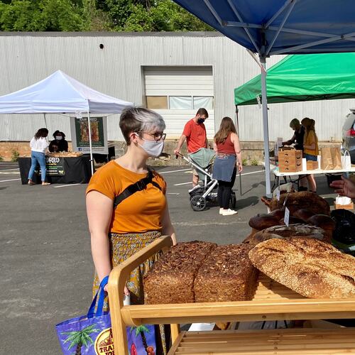 A customer places an order at Osono Bread, which pops up at Grant Park Farmers Market on Sundays. Wendell Brock for The Atlanta Journal-Constitution