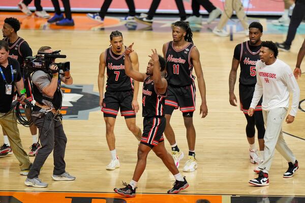 Houston's L.J. Cryer (4) celebrates with teammates after Houston beat Duke in the national semifinals at the Final Four of the NCAA college basketball tournament, Saturday, April 5, 2025, in San Antonio. (AP Photo/Stephanie Scarbrough)