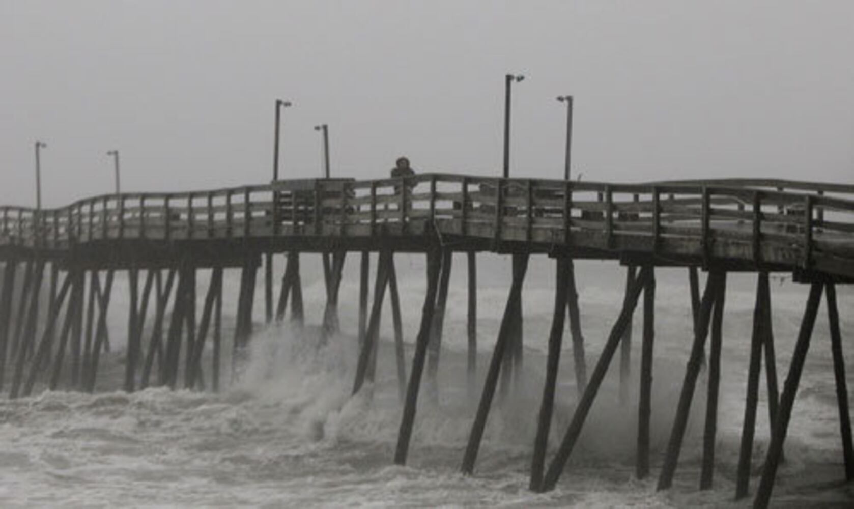 Hurricane Irene pounds North Carolina