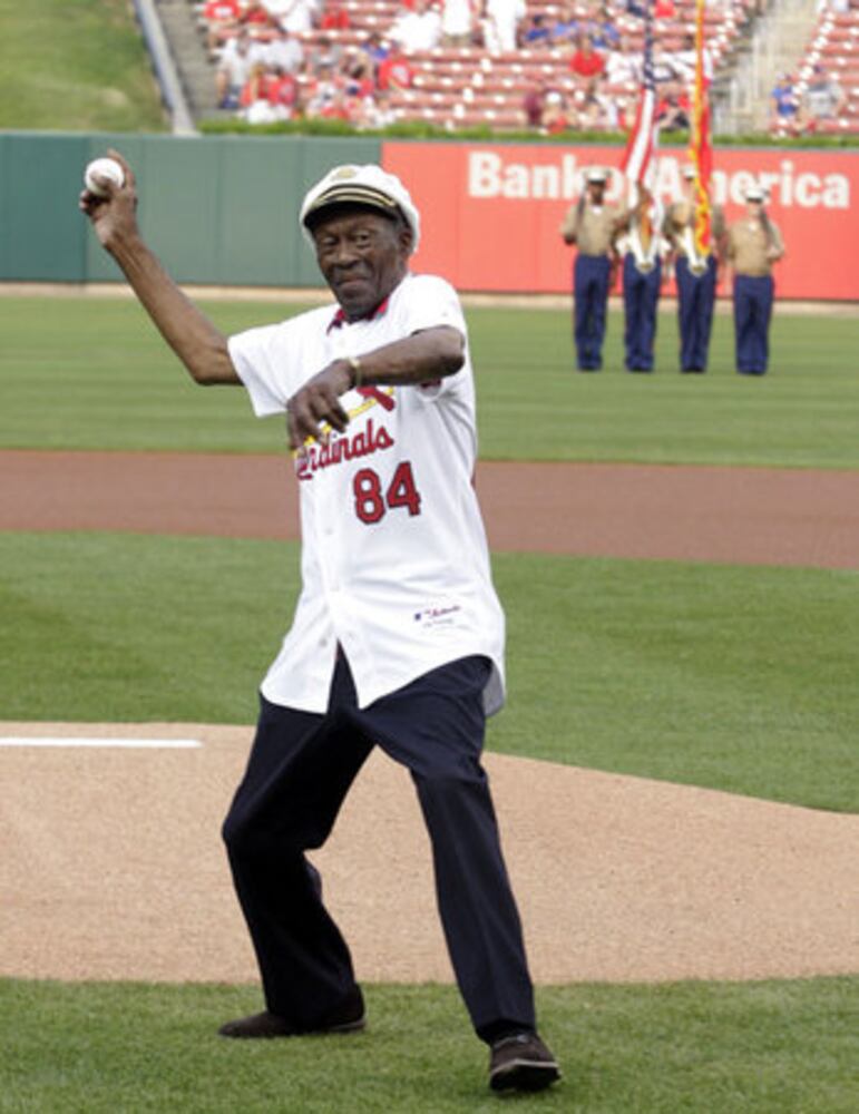 Chuck Berry statue unveiled in Missouri