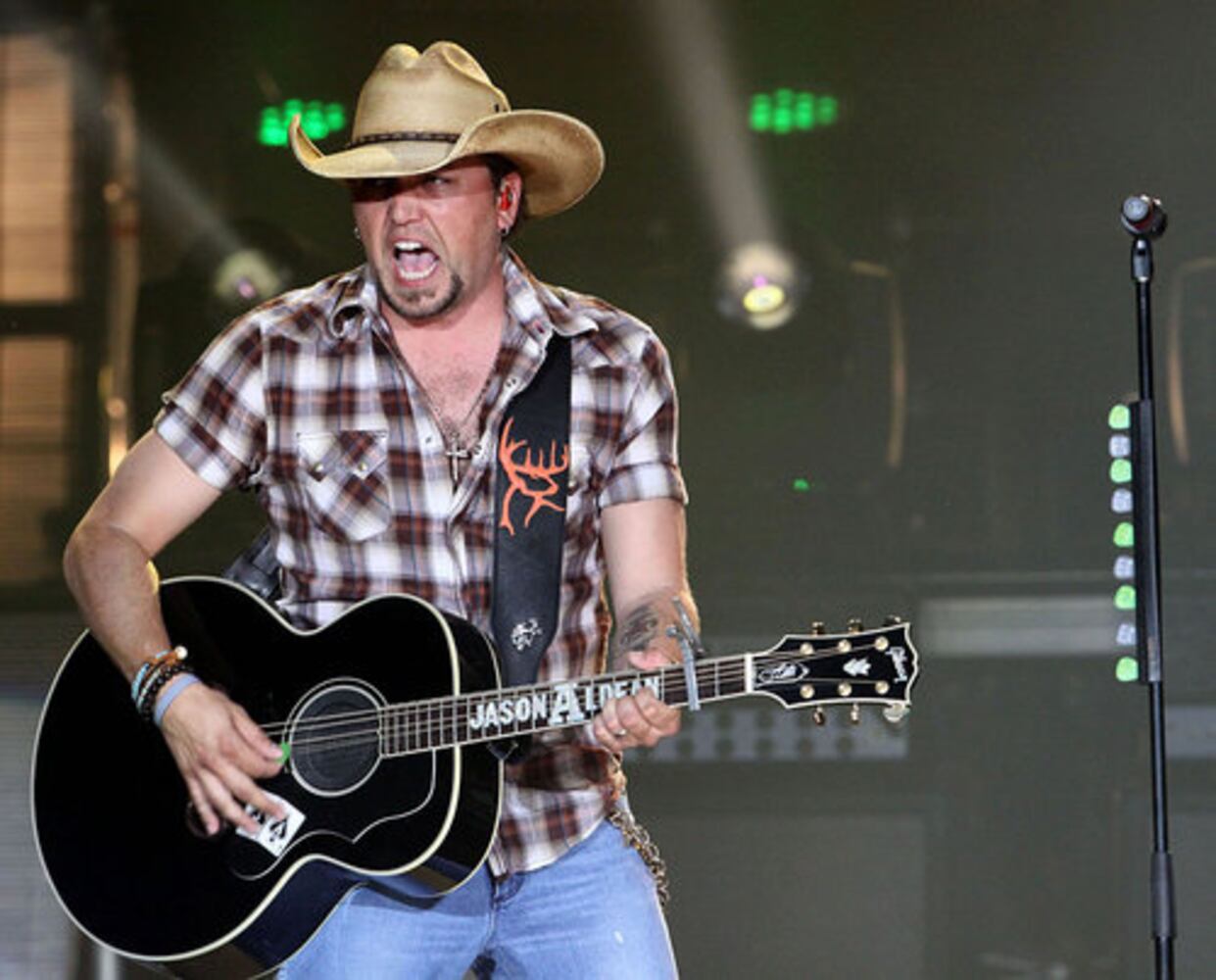 Jason Aldean in concert