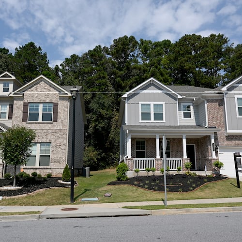 More metro Atlanta sellers are deciding to take their homes off the market, according to a new report. (Hyosub Shin/AJC)