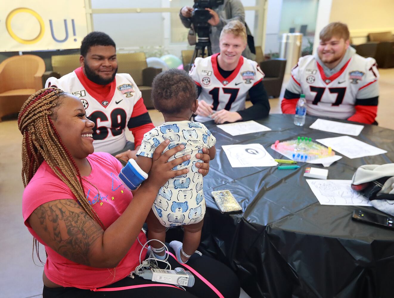 Photos: Georgia visits children’s hospital before Sugar Bowl