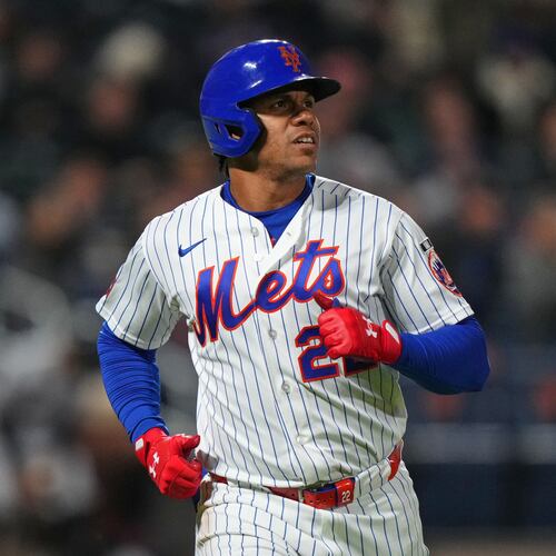 New York Mets' Juan Soto reacts after hitting a line out during the third inning of a baseball game against the Minnesota Twins Wednesday, April 22, 2026, in New York. (AP Photo/Frank Franklin II)