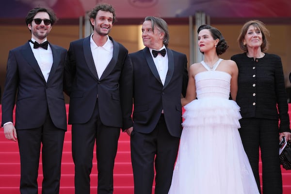 Guillaume Marbeck, from left, Aubry Dullin, director Richard Linklater, Zoey Deutch and Michele Halberstadt pose for photographers upon arrival at the premiere of the film 'Nouvelle Vague' at the 78th international film festival, Cannes, southern France, Saturday, May 17, 2025. (AP Photo/Natacha Pisarenko)