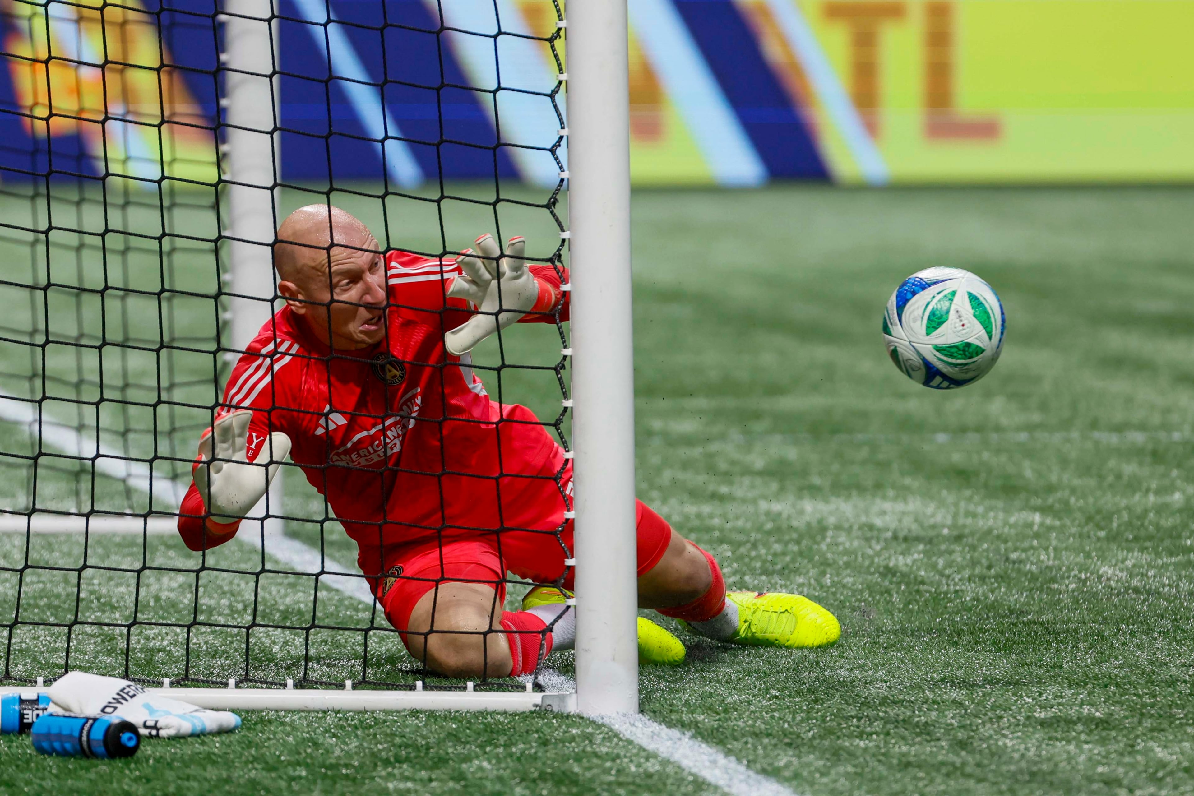Atlanta United goalkeeper Brad Guzan (1) makes a save during the first half against DC United at Mercedes-Benz Stadium on October 18, 2025, in Atlanta, GA.
(Miguel Martinez/ AJC)