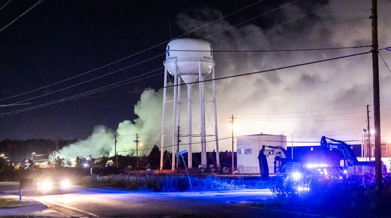 The plume of smoke rising from BioLab as seen from Old Covington Highway continued on Thursday, Oct. 3, 2024 in Conyers. (John Spink/AJC)