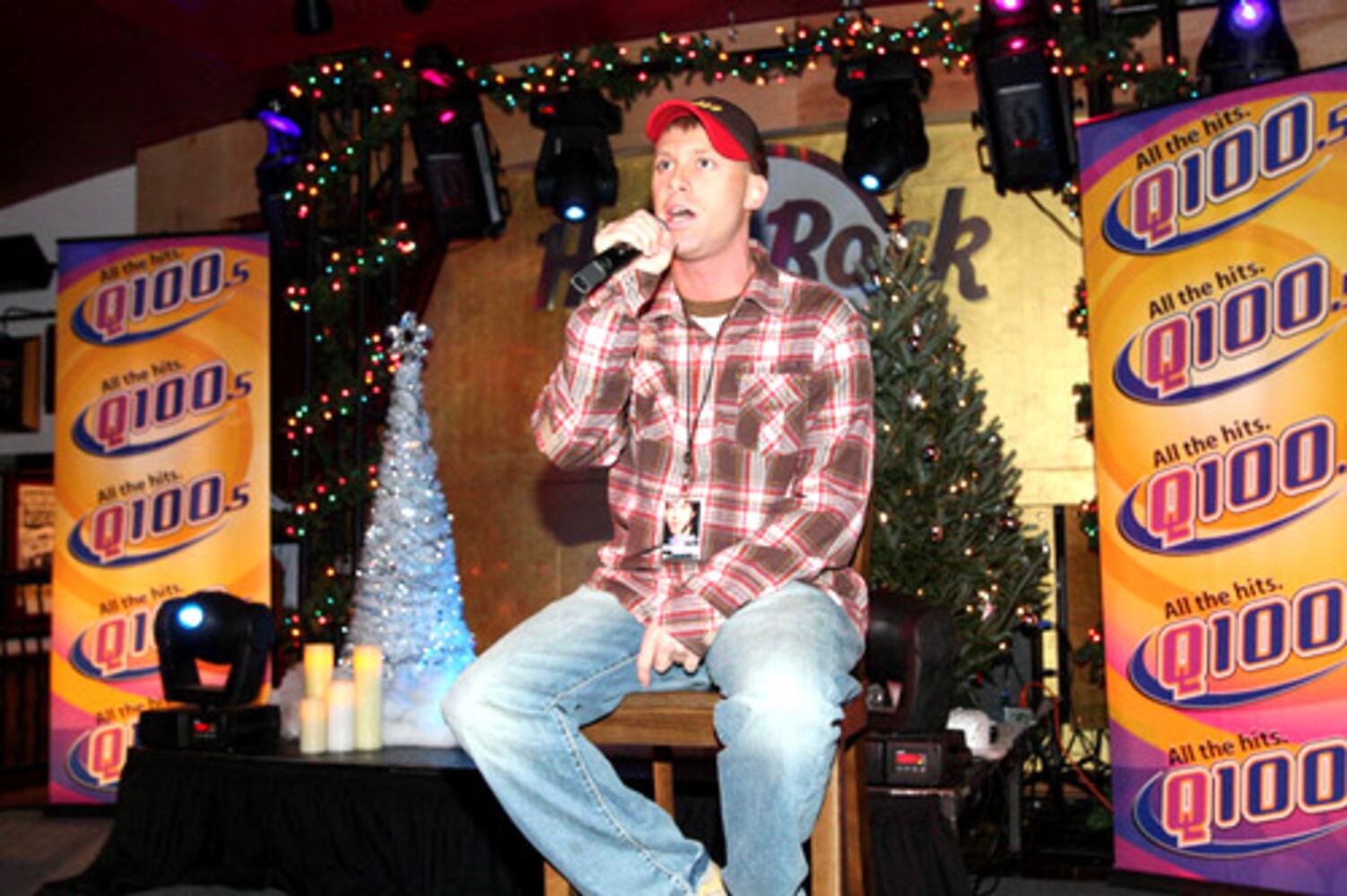 Elliott Yamin's intimate concert at Hard Rock Cafe