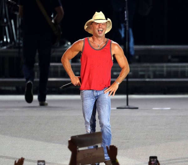 Kenny Chesney rocked the sold out Mercedes Benz Stadium on his Trip Around The Sun Tour on Saturday night, May 26, 2018.  Robb Cohen Photography & Video /RobbsPhotos.com