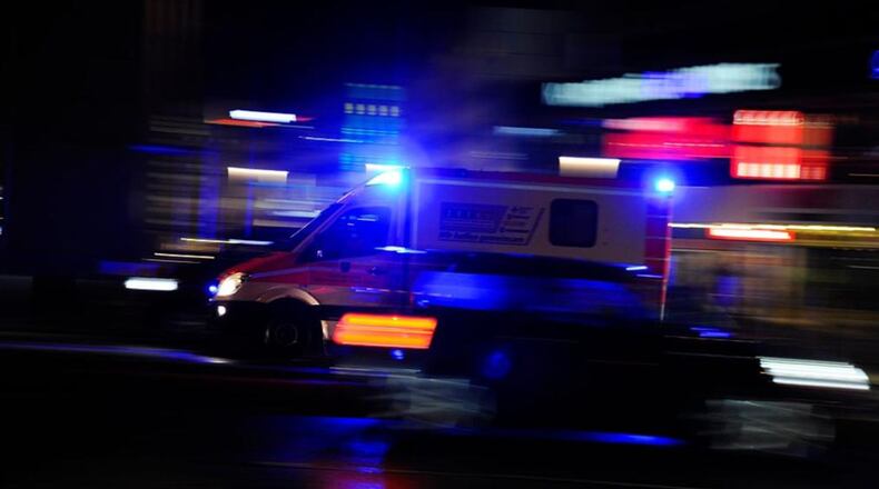 (GERMANY OUT) Ein Rettungswagen der Saarbrücker Berufsfeuerehr fährt durch Saarbrücken mit Martinshorn und Blaulicht im Einsatz. (Photo by Becker & Bredel/ullstein bild via Getty Images)