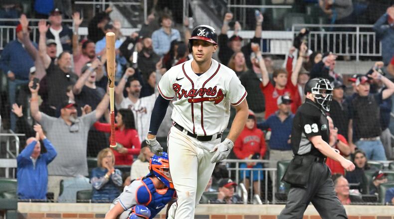 October 2, 2022 Atlanta - Atlanta Braves' first baseman Matt Olson (28) hits a solo home run in the 6th inning at Truist Park on Sunday, October 2, 2022. (Hyosub Shin / Hyosub.Shin@ajc.com)