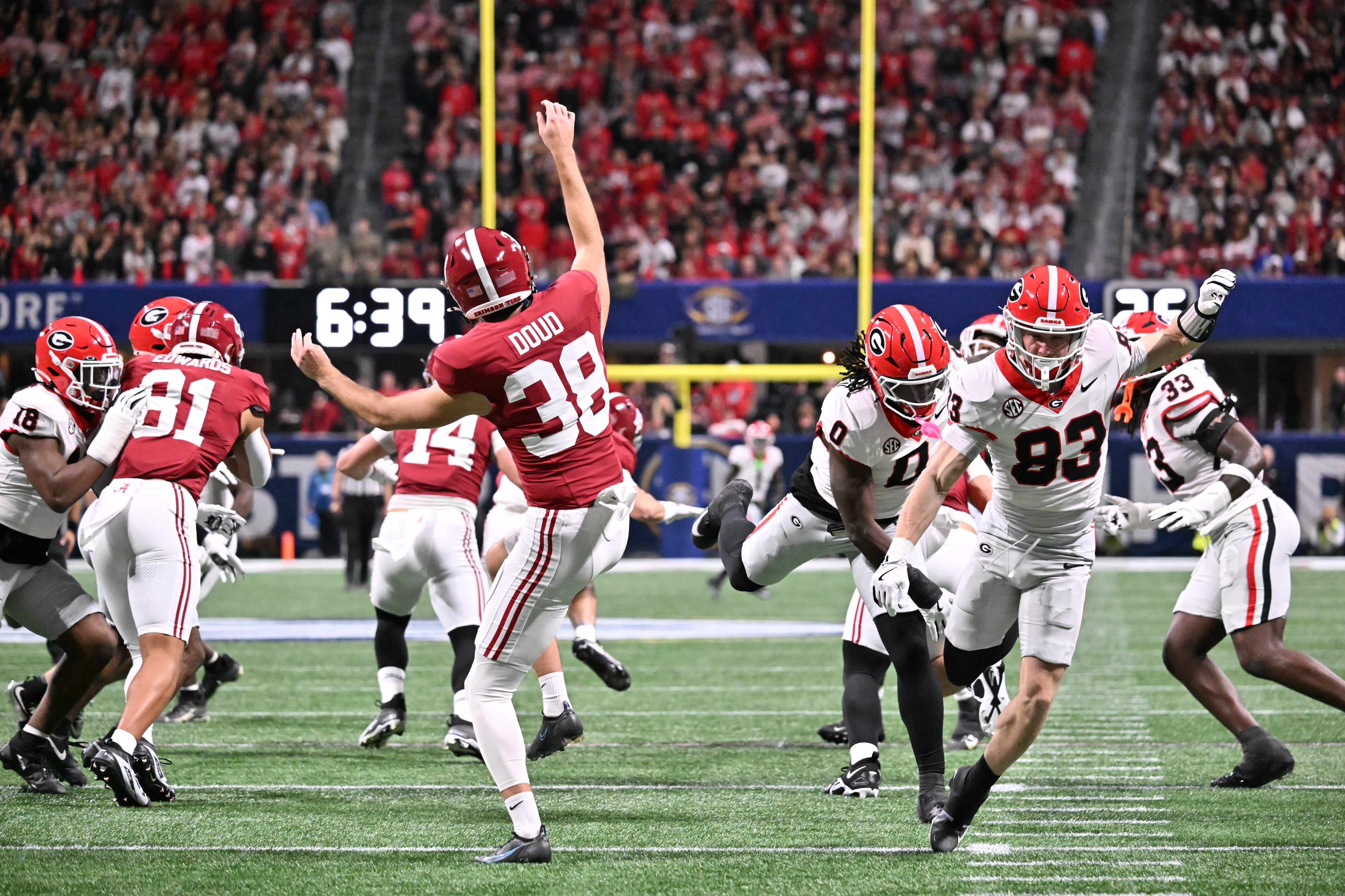 during the SEC Championship Game at Mercedes-Benz Stadium, Saturday, Dec. 6, 2025, in Atlanta. (Hyosub Shin / AJC)