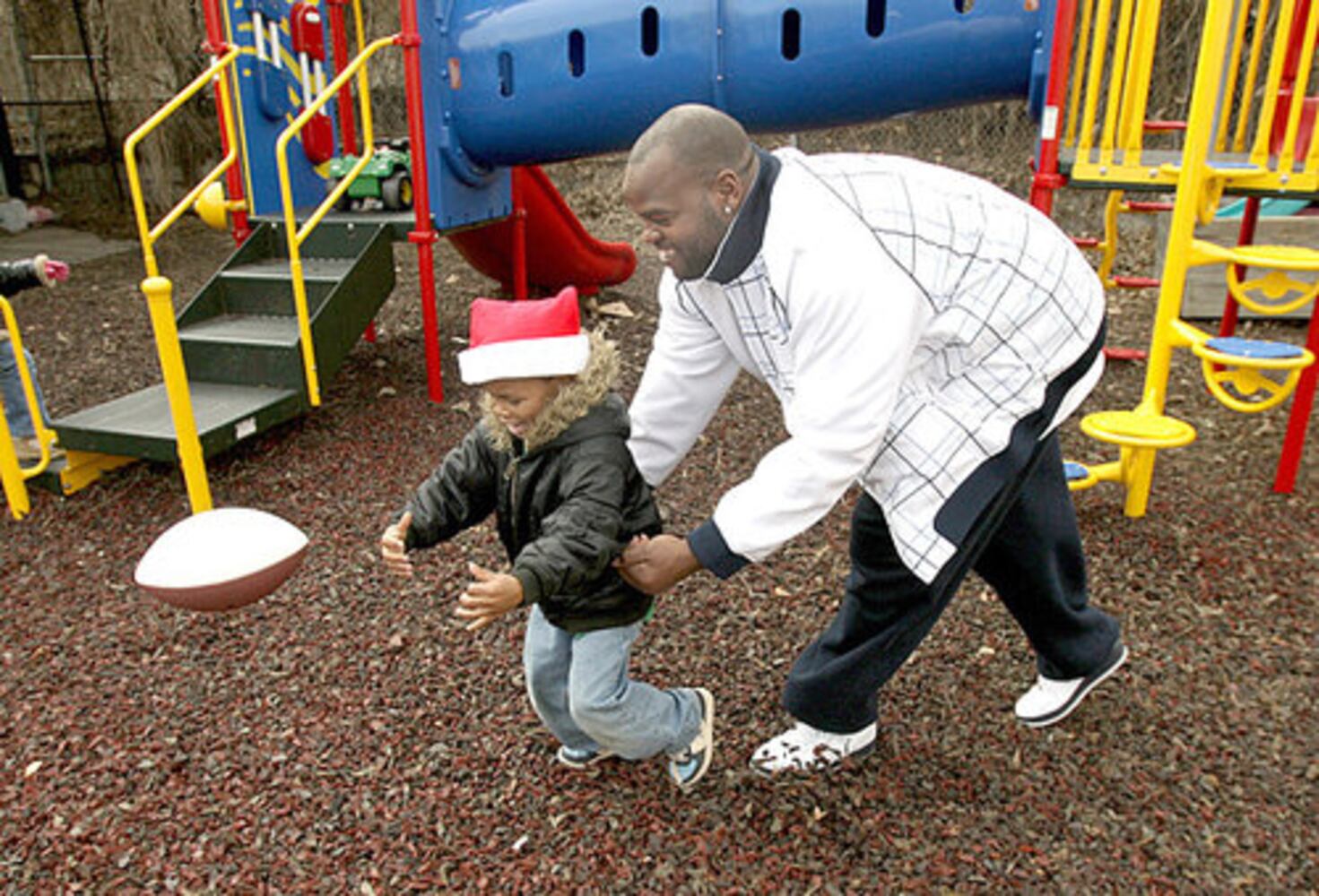 Falcons players visit homeless shelter