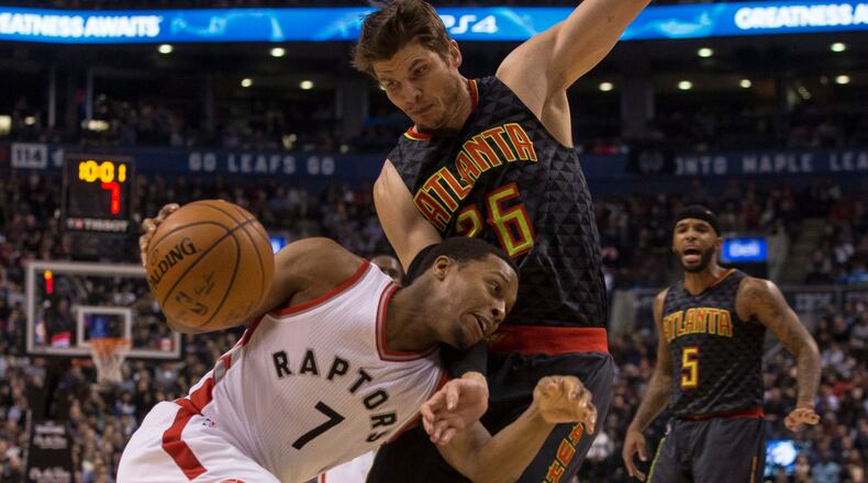 Toronto Raptors guard Kyle Lowry, left, drives past Atlanta Hawks guard Kyle Korver during first-half NBA basketball game action in Toronto, Friday, Dec. 16, 2016. (Chris Young/The Canadian Press via AP)
