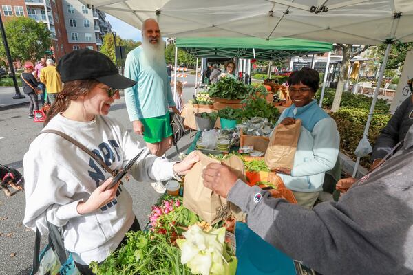 Longtime vendors like Yves Garden keep customers coming back to the Sandy Springs Farmers Market. (Courtesy of Sandy Springs Farmers Market/Image Alleviation)