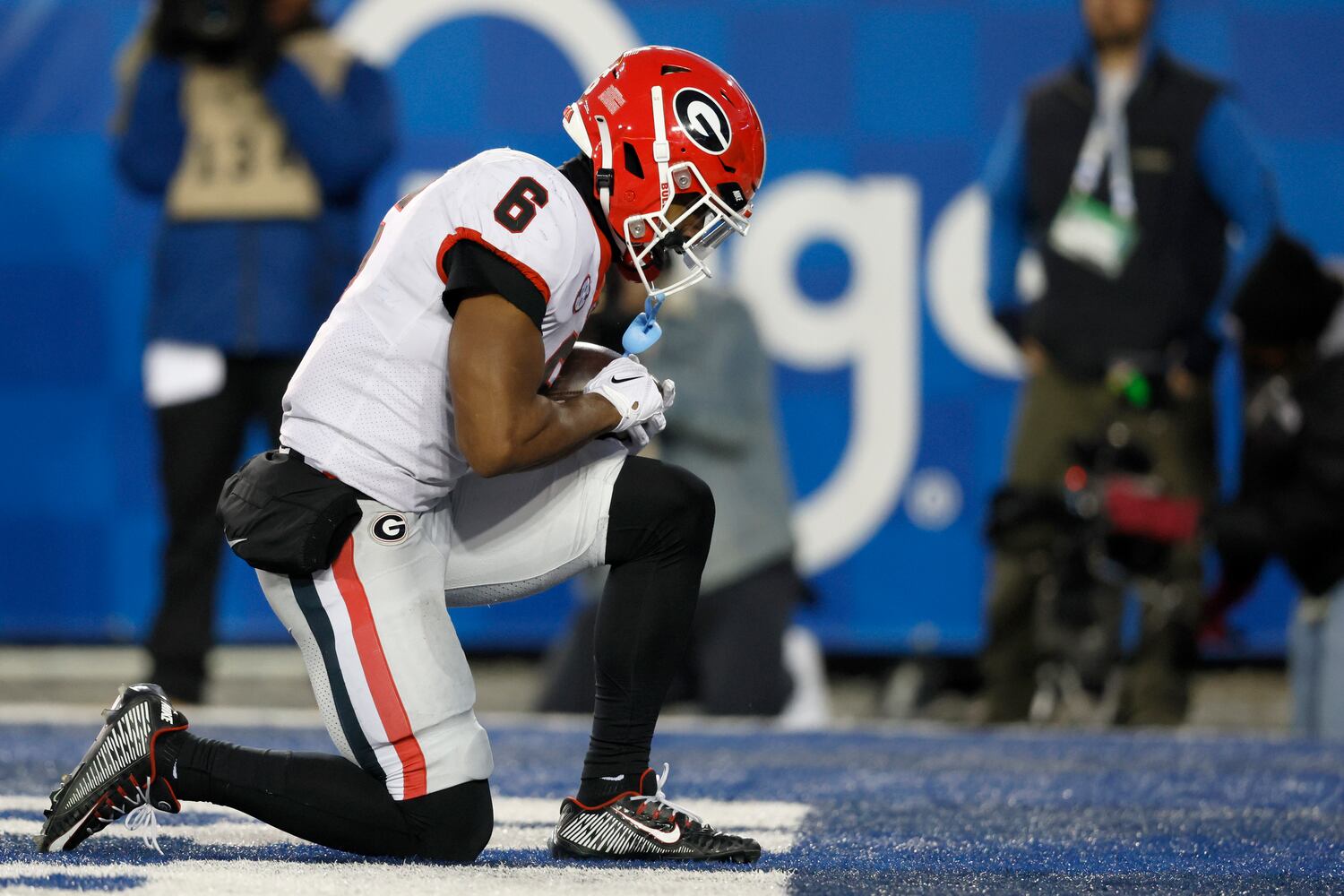 112022 BULLDOGS PHOTO