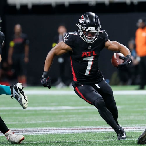 Atlanta Falcons running back Bijan Robinson (7) runs for yards during the first half of an NFL football game against the Miami Dolphins at Mercedes-Benz Stadium in Atlanta on Sunday, October 26, 2025. (Miguel Martinez/AJC)