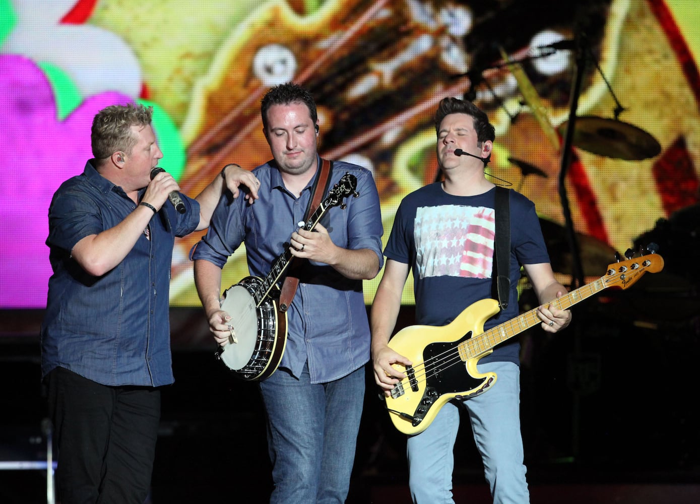 Country stars rock Aaron's Amphitheatre at Lakewood