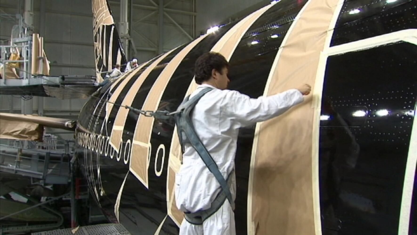Boeing 777 painted black