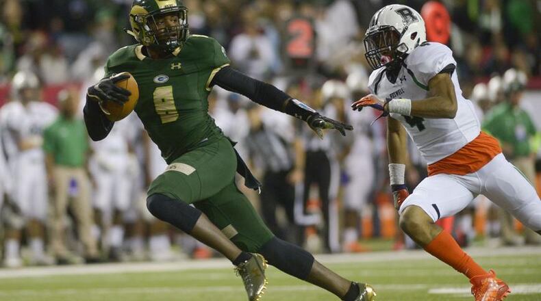 Grayson senior WR Deangelo Gibbs (8) scores a touchdown over Roswell senior CB LeAnthony Williams (4) during a play in the first half. (Daniel Varnado/Special)
