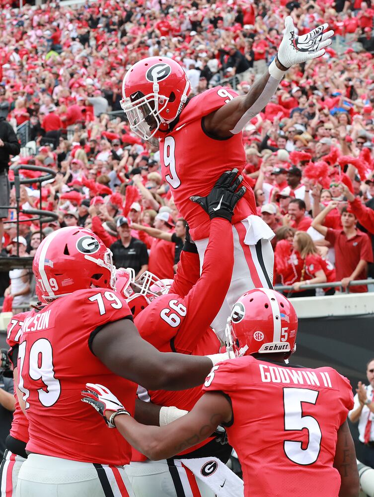 Photos: Bulldogs tackle the Gators in Jacksonville