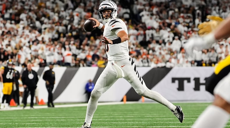 Cincinnati Bengals quarterback Joe Flacco looks to throw a pass during the second half of an NFL football game against the Pittsburgh Steelers in Cincinnati ,Thursday, Oct. 16, 2025. (AP Photo/Jeff Dean)