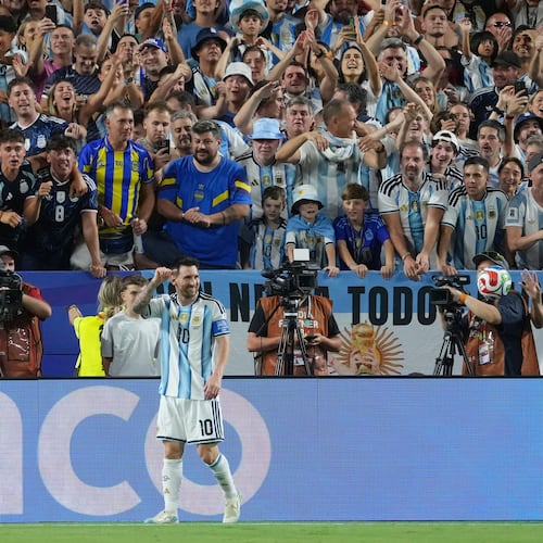 Argentina's Lionel Messi (10) celebrates after scoring his second goal during the World Cup Group J soccer match between Argentina and Algeria in Kansas City, Mo., Tuesday, June 16, 2026. (AP Photo/Ed Zurga)