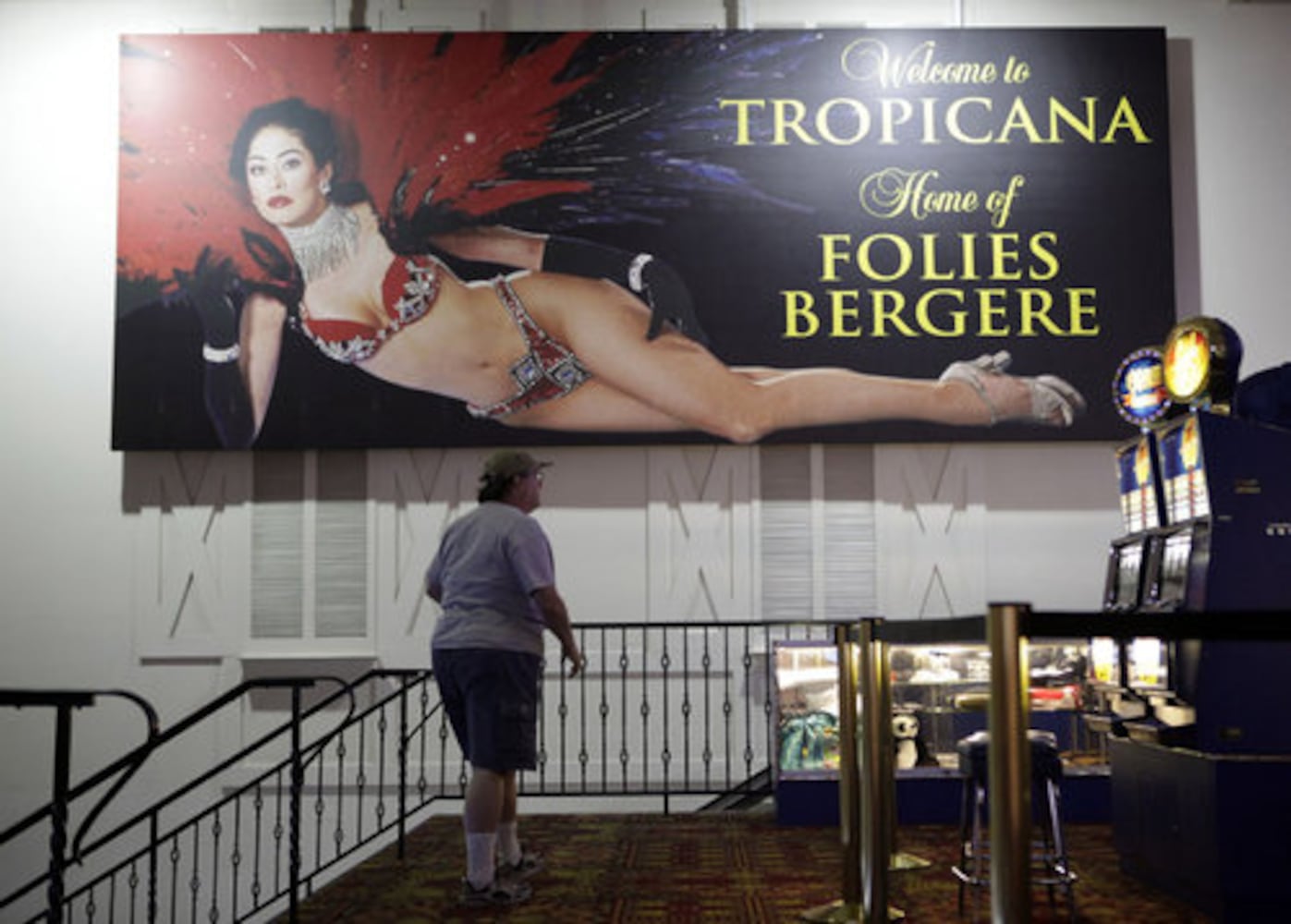 Las Vegas topless revue closes
