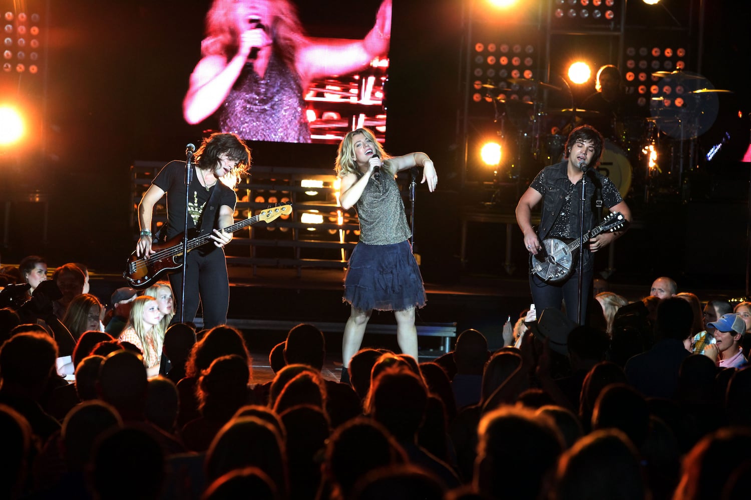 Country stars rock Aaron's Amphitheatre at Lakewood